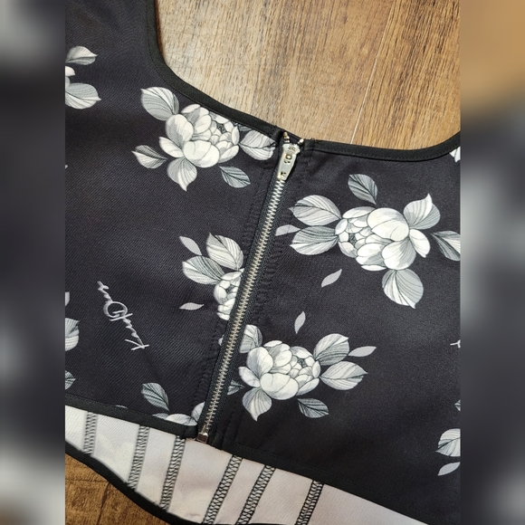 FREE W BUNDLE Shein X Karol Dias cropped tank top - Picture 10 of 11